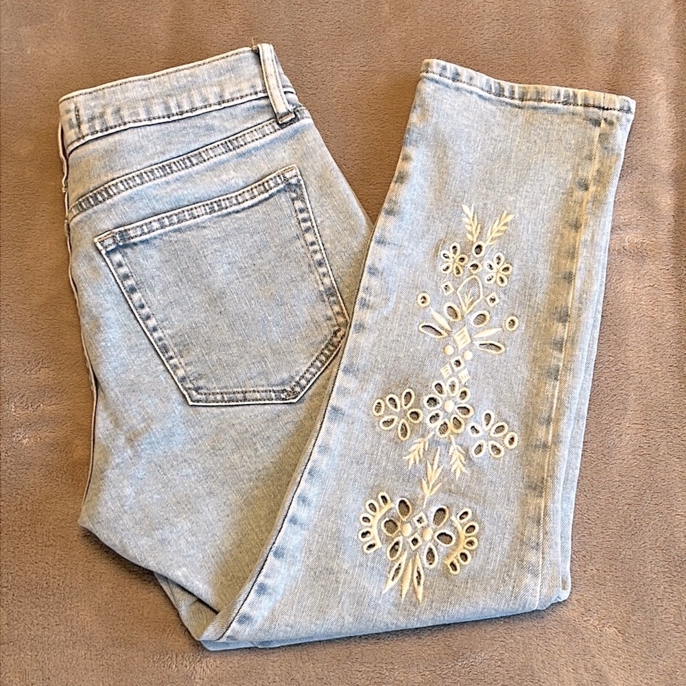 GAP Petite Crop Best Girlfriend Jean with Embroidered Eyelet Detail